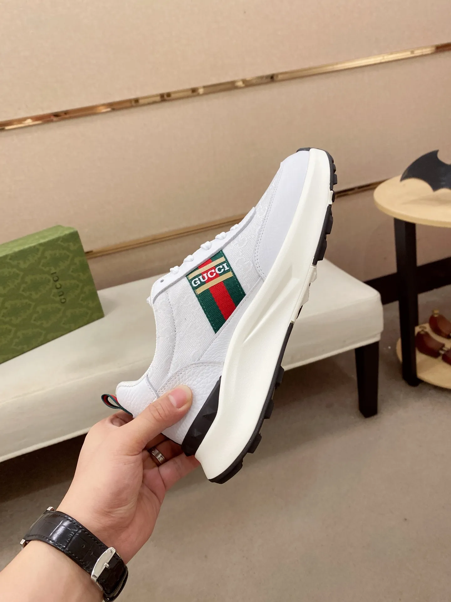 Men's men's shoes💰 462💰🇮🇹🇮🇹GUCCI🔍🔍new models are on sale at the same time at the counter. The uppers🇮🇹 are made of top-grain cowhide imported from Italy. Fully imported genuine leather lining 💪💪, completely 1⃣️ to 1⃣️ replica 🇮🇹💪💪, ⚠ sole: original sole provided by the original factory, exclusive movable molded sole super comfortable, ⚠ original factory follow-up, 🔍🔍 high quality, you can go in and out of the counter at will, welcome to compare⚠. Code number:38-44